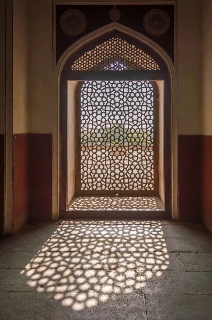 Through the Lattice: The Timeless Beauty of Jali-Inspired Furniture for Autumn