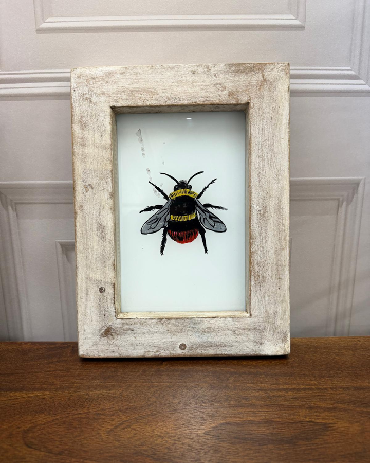 Hand-Painted Bee Oil Painting – Whitewashed Reclaimed Wood Frame (22 x 29 cm)