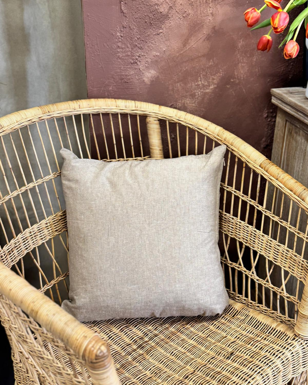 Funda de cojín bordada a mano – Lino y algodón natural, estampado floral color crema (45 x 45 cm)