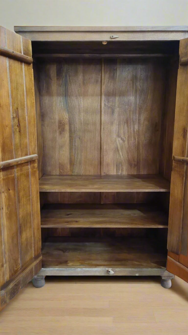 Armario de madera de mango de dos puertas tallado a mano