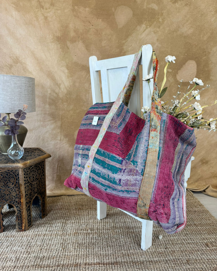 Bolso tote de sari reciclado hecho a mano – Rayas rojas y multicolores | Bolso multiusos para uso diario y playa