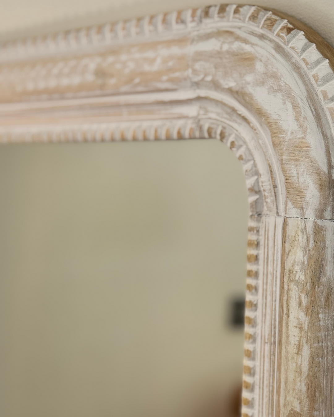 Hand-Carved Mango Wood Full-Length Mirror – Whitewashed with Beaded Edge