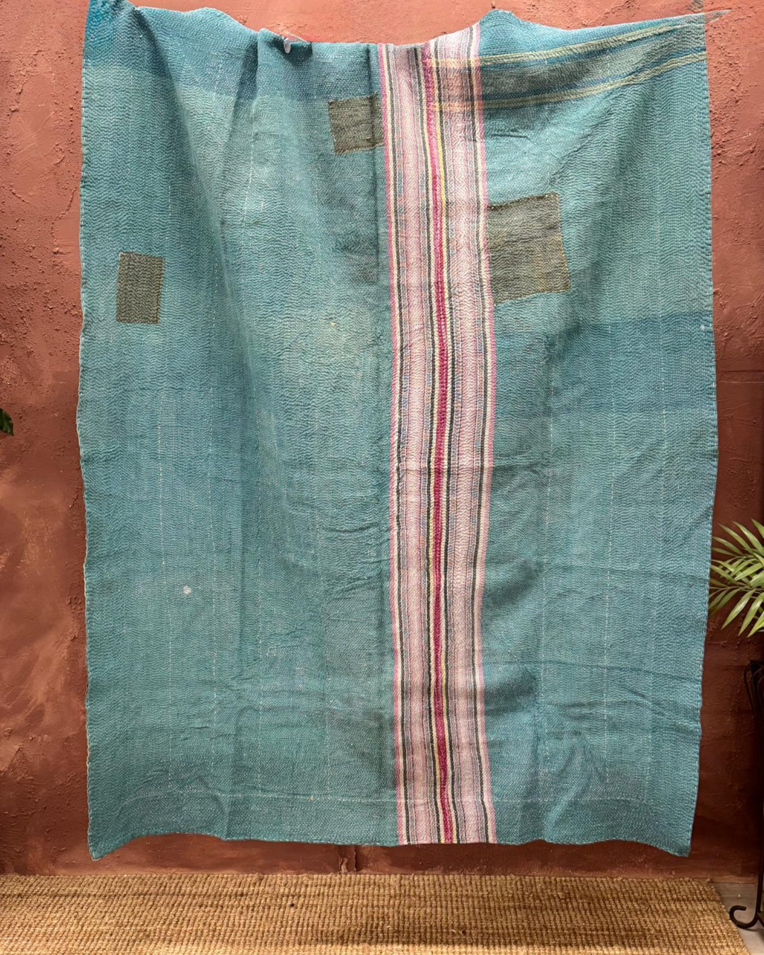 Manta Kantha vintage bordada a mano: sari de rayas verde bosque y verde azulado