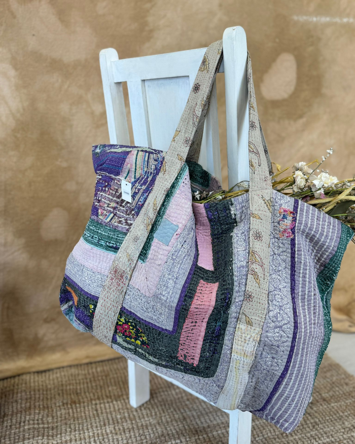 Bolso tote de sari reciclado hecho a mano: patchwork morado, lila y verde | Bolso multiusos para uso diario y playa