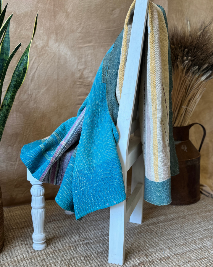 Manta Kantha vintage bordada a mano: sari de rayas verde bosque y verde azulado