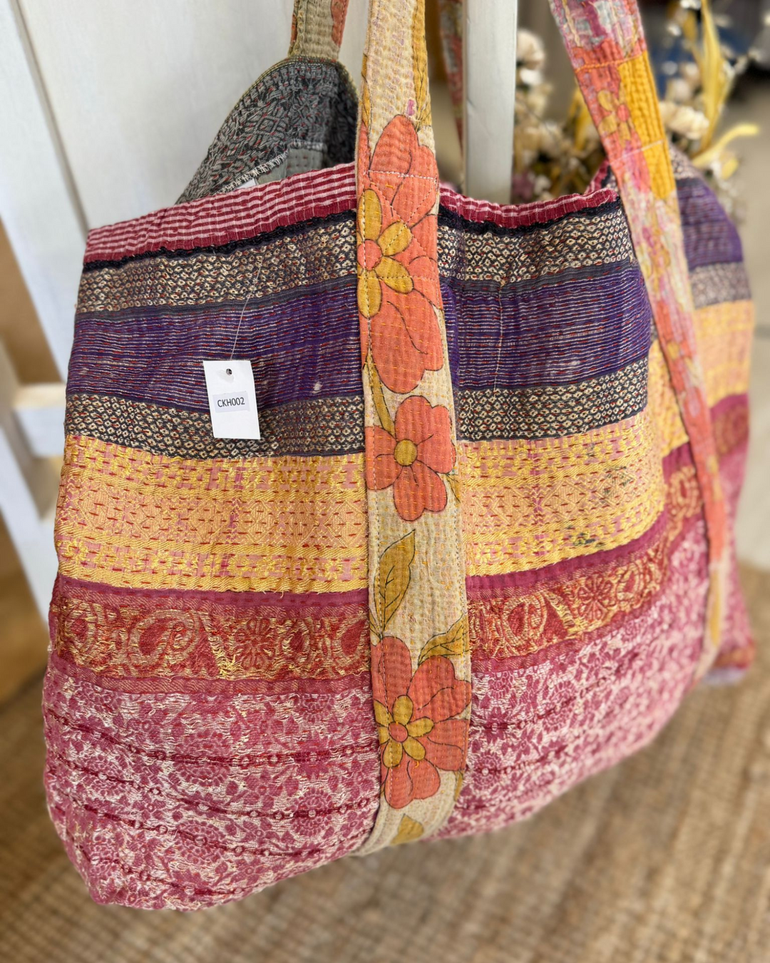 Bolso tote de sari reciclado hecho a mano con flores y rayas | Bolso multiusos para uso diario y playa