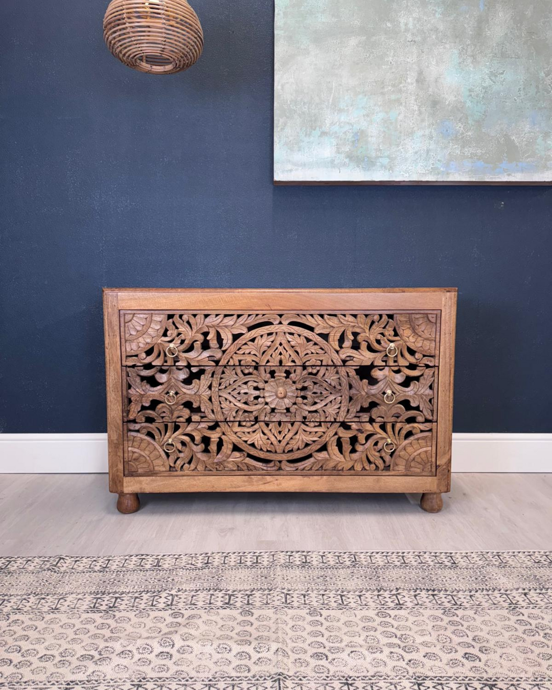 Cómoda de madera de mango con 3 cajones y diseño floral