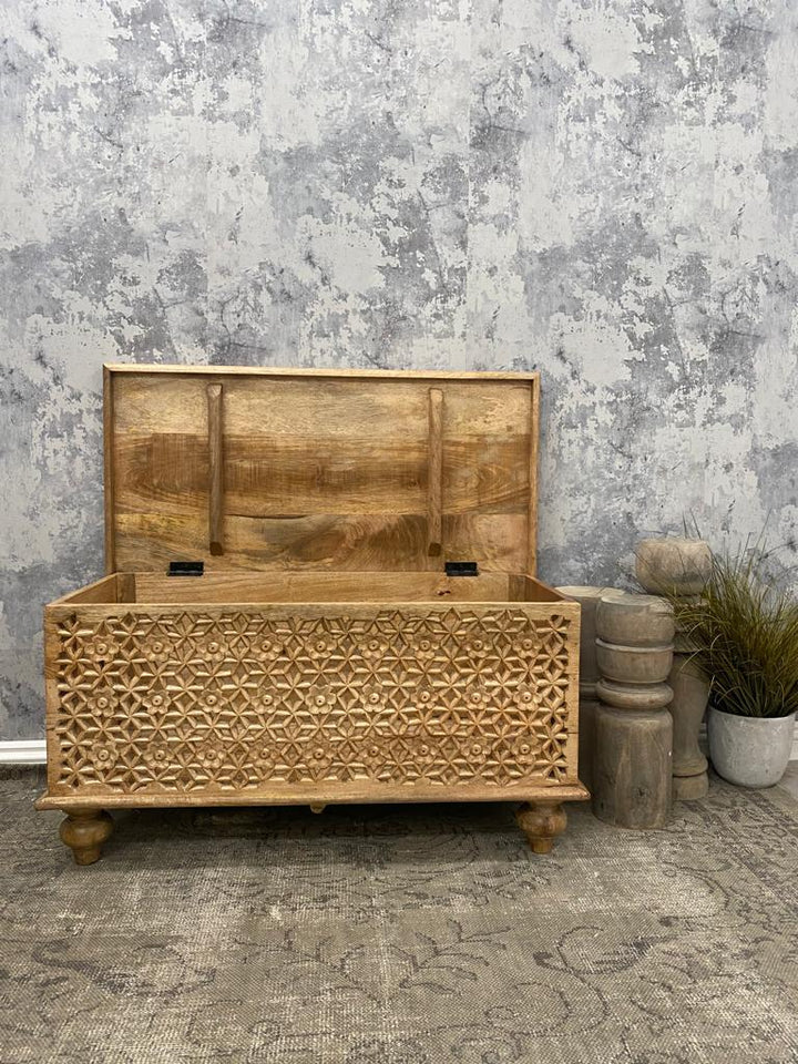Caja de almacenamiento de madera de mango tallada a mano – Acabado pulido natural