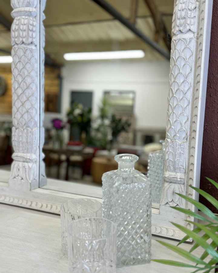 Espejo de tres arcos de madera de mango tallado a mano – Diseño indio de pétalos y hojas