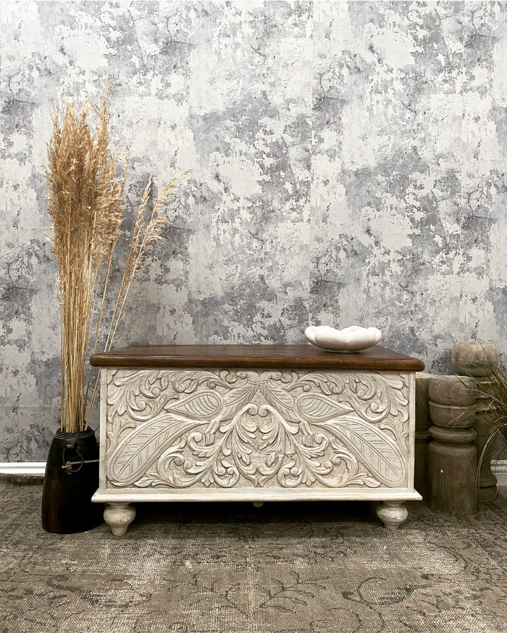 Caja de almacenamiento de madera de mango tallada a mano, acabado blanqueado con motivo de pavo real