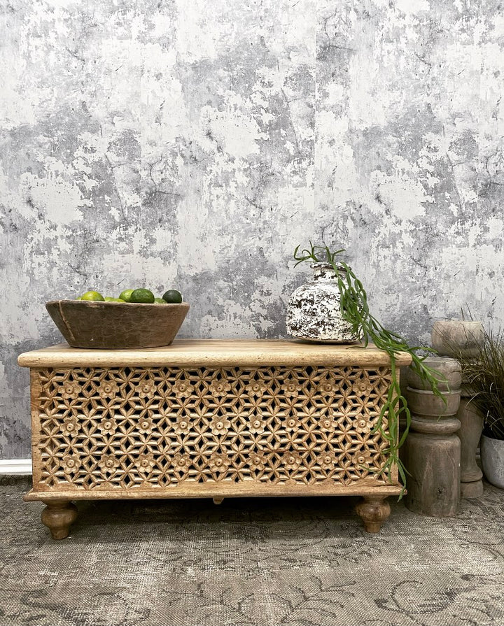 Caja de almacenamiento de madera de mango tallada a mano – Acabado pulido natural