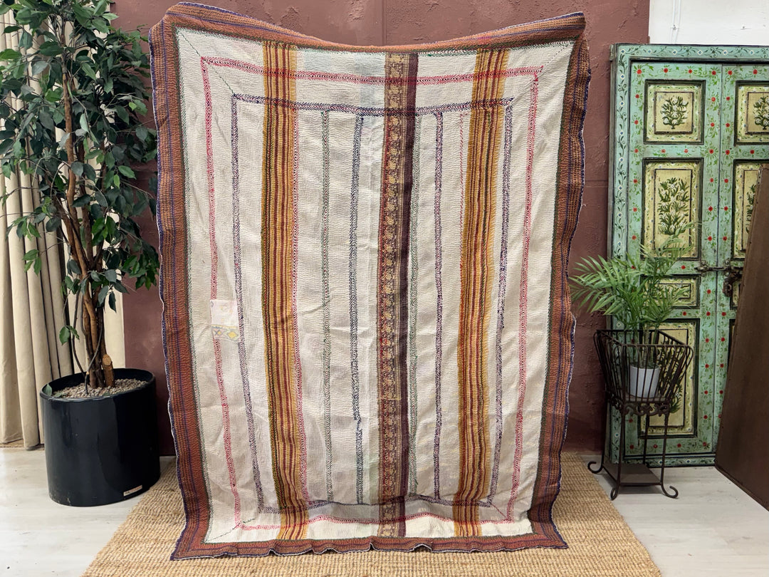 Vintage Hand-Embroidered Kantha Throw – Red &amp; Natural Sari Patchwork