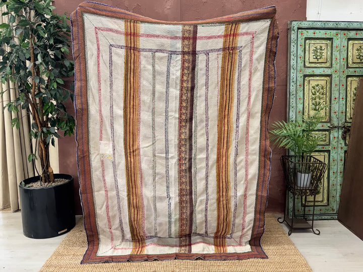 Vintage Hand-Embroidered Kantha Throw – Red &amp; Natural Sari Patchwork