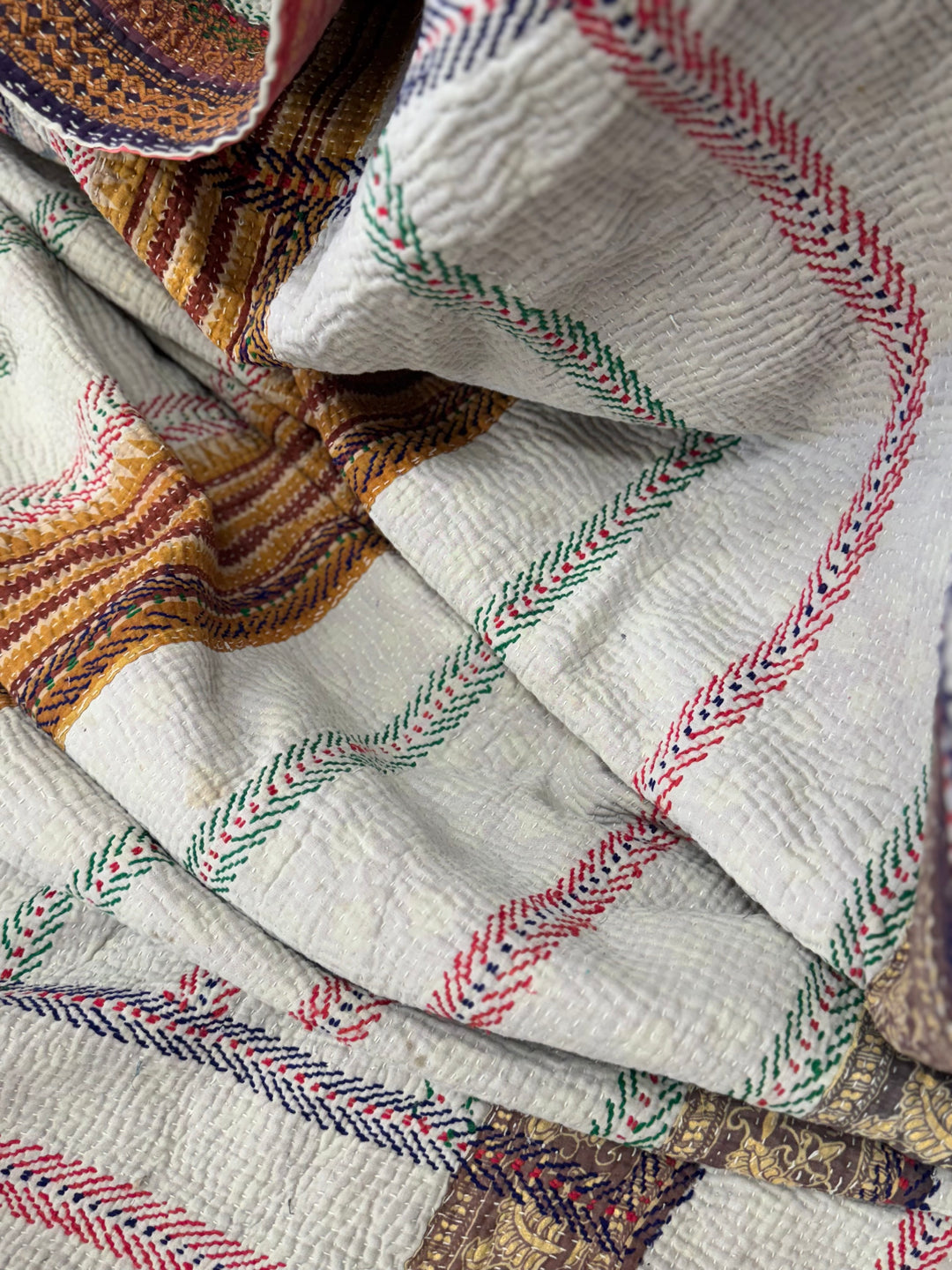 Vintage Hand-Embroidered Kantha Throw – Red &amp; Natural Sari Patchwork