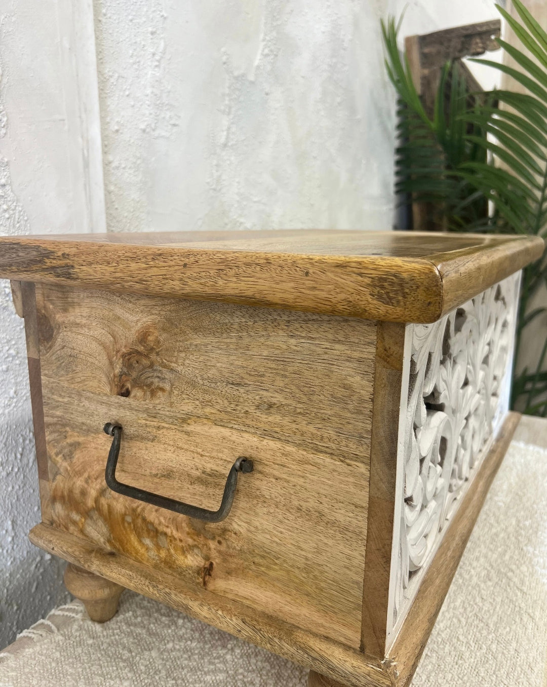 Mini caja de almacenamiento de madera de mango tallada