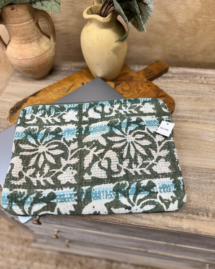 Funda para portátil Kantha verde con estampado floral vintage