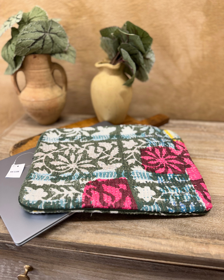 Funda para portátil Kantha verde con estampado floral vintage