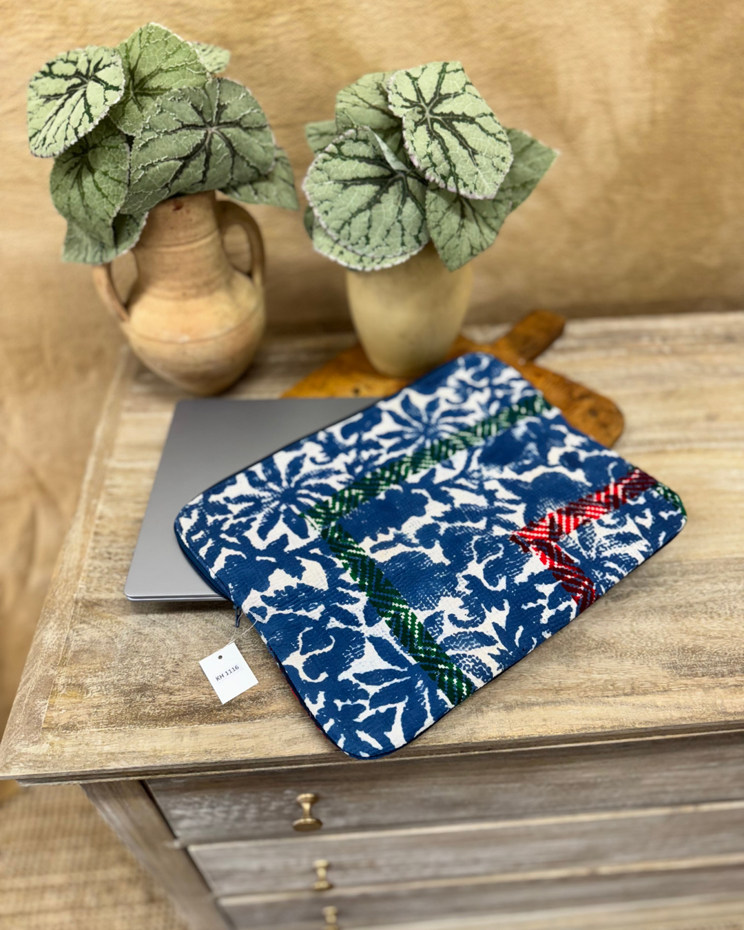 Funda para portátil Kantha: diseño de patchwork índigo y verde
