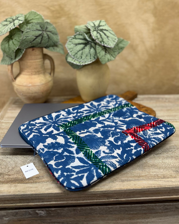 Funda para portátil Kantha: diseño de patchwork índigo y verde