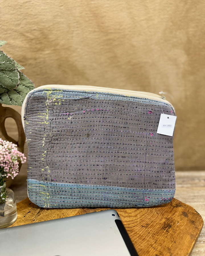 Funda para tableta Kantha (10") – Punto Kantha de cuadrícula color carbón