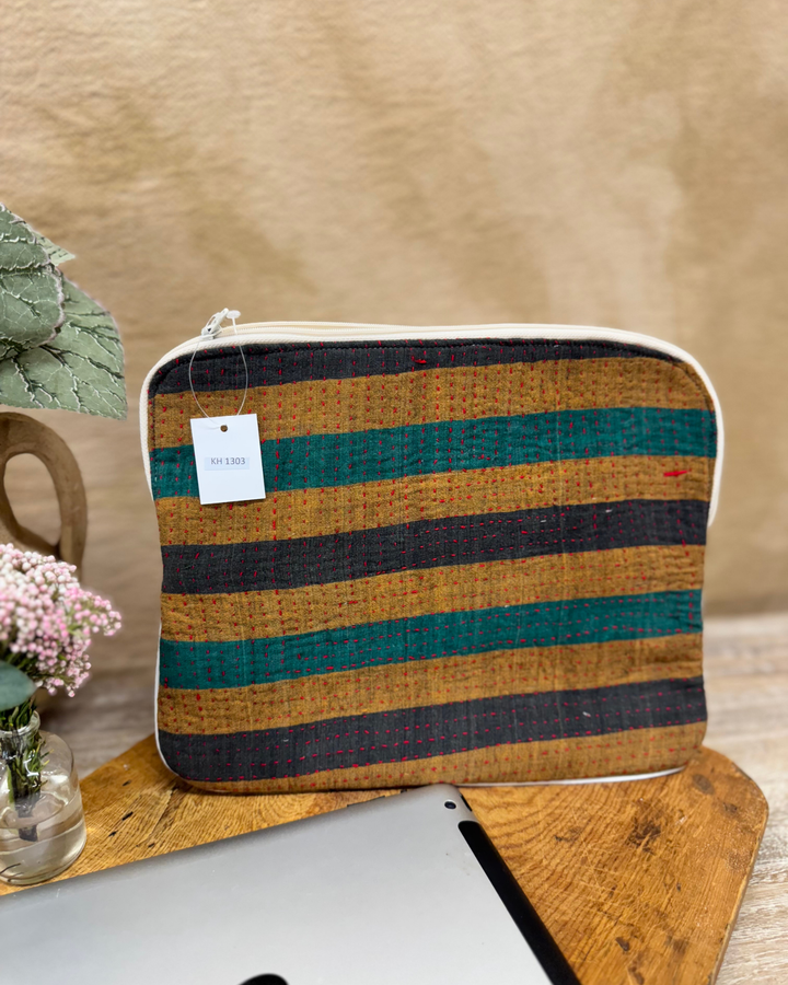 Funda para tableta Kantha (10") – Punto Kantha con rayas de color tierra