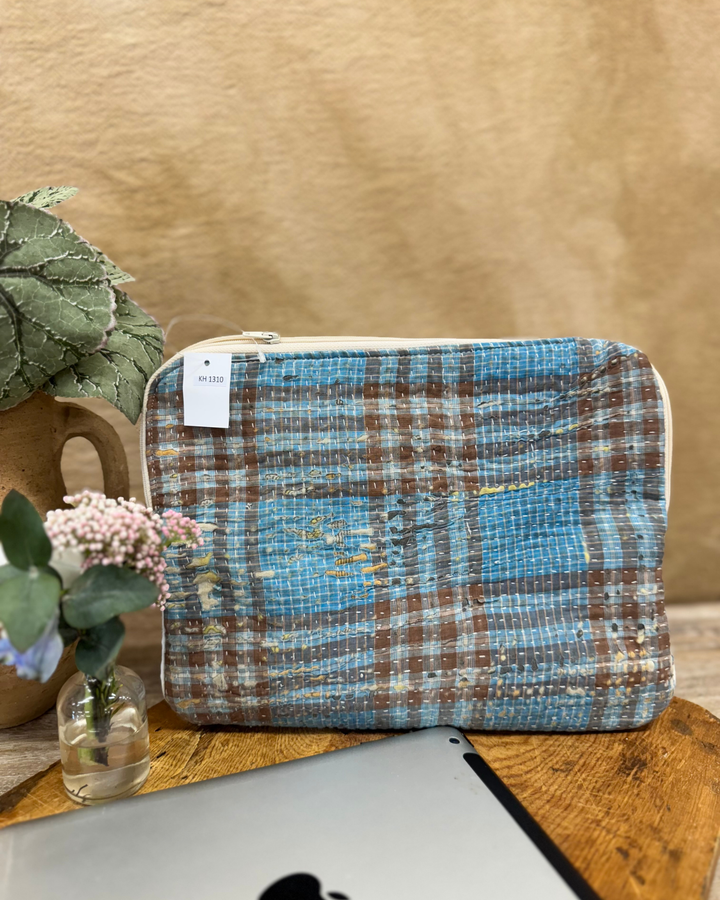 Funda para tableta Kantha (10") - Punto Kantha a cuadros en verde azulado y óxido