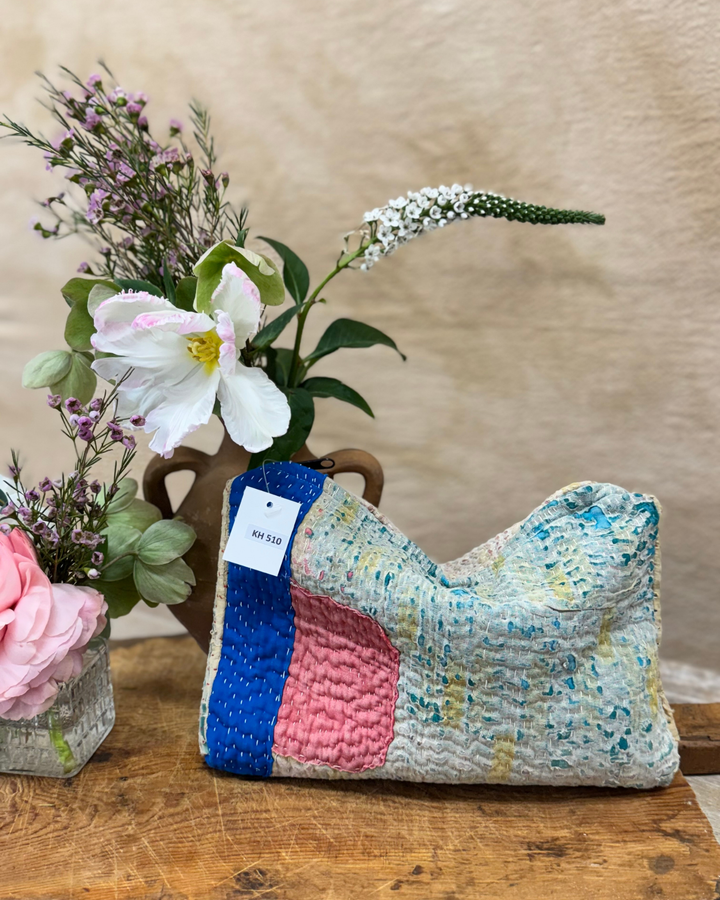 Neceser mediano de sari Kantha: punto bloque verde mar y coral