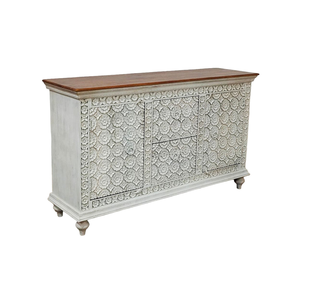 Aparador de madera de mango blanqueada con diseño floral tallado a mano