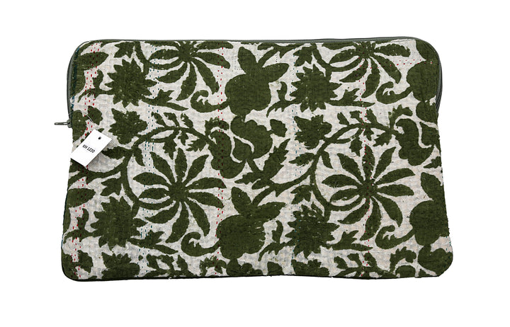 Funda para portátil Sari reutilizada: diseño floral verde intenso con puntadas de color