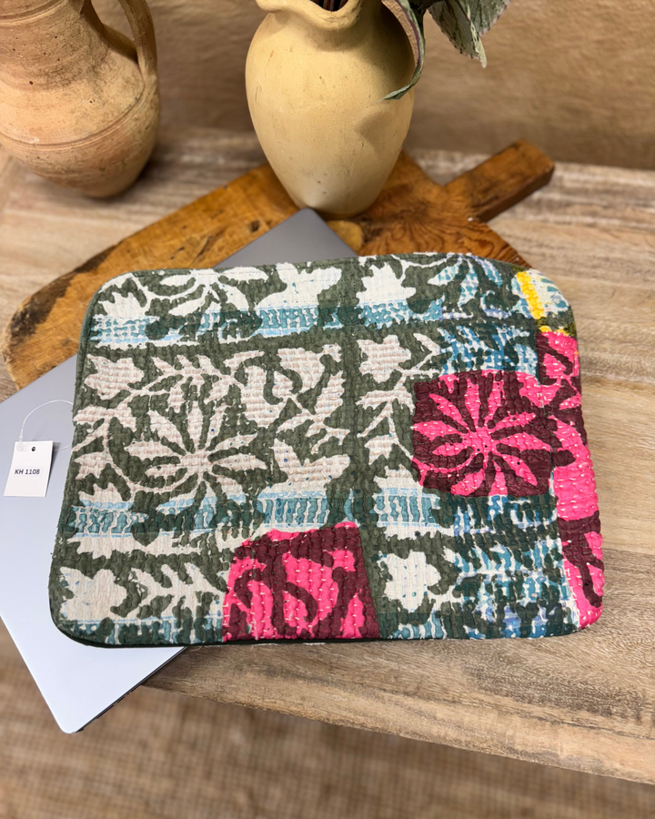 Funda para portátil Kantha verde con estampado floral vintage