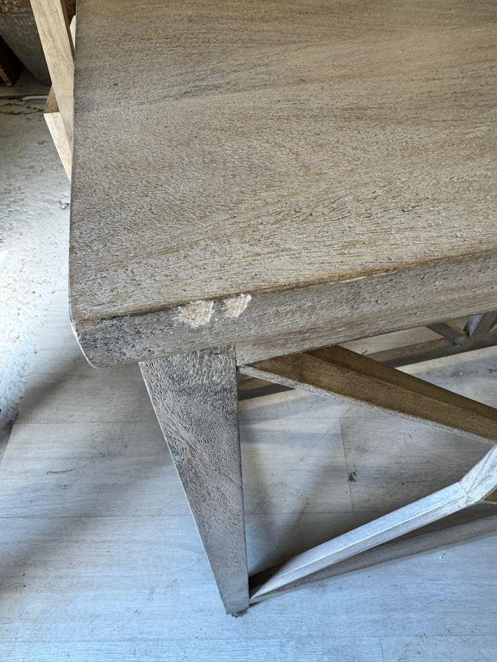 Consola geométrica de madera de mango – Acabado natural