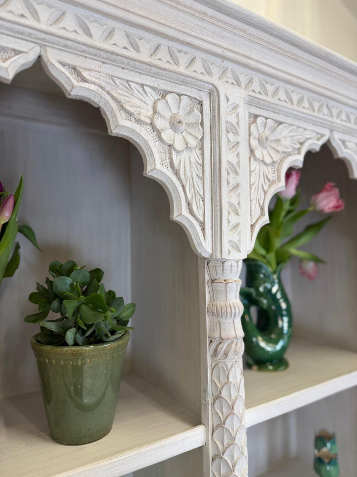 Librería de madera de mango encalada