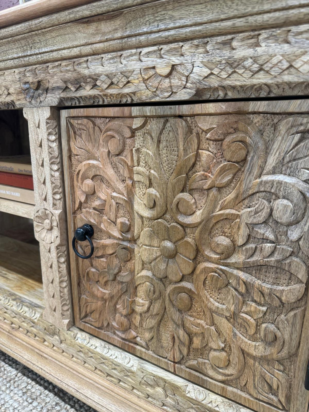 Mueble de TV/aparador de madera de mango tallada a mano, acabado blanqueado o natural