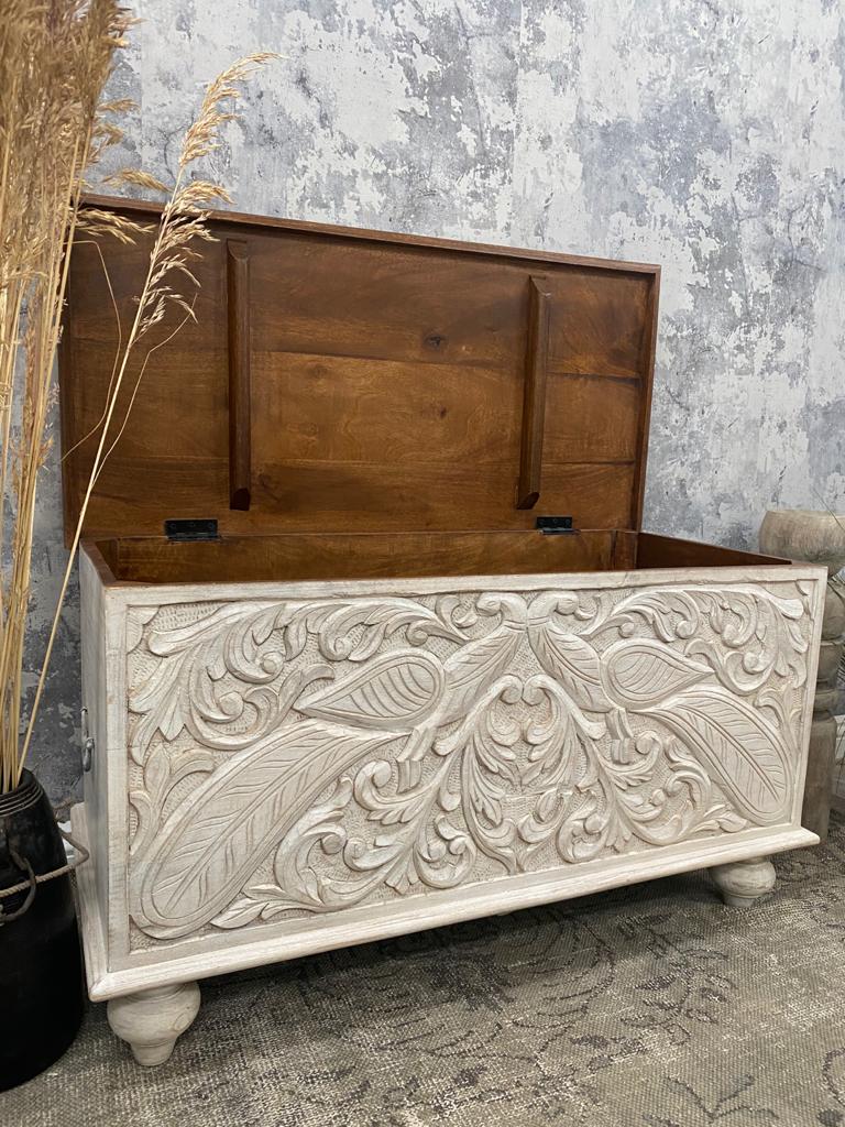 Caja de almacenamiento de madera de mango tallada a mano, acabado blanqueado con motivo de pavo real