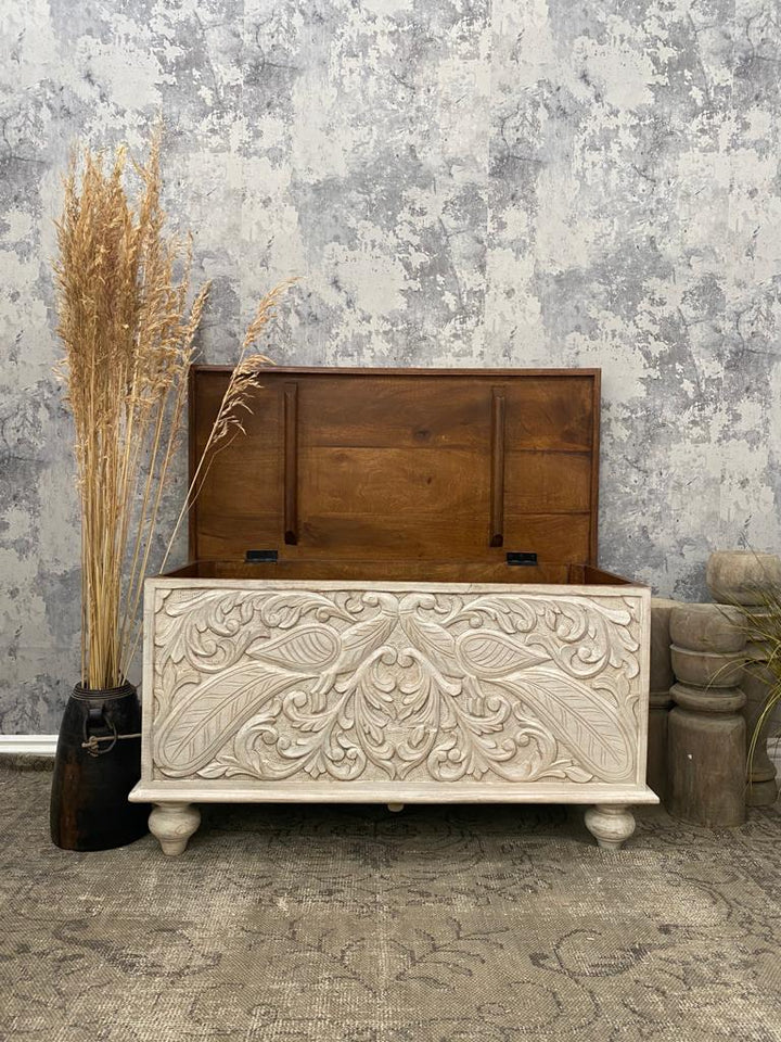 Caja de almacenamiento de madera de mango tallada a mano, acabado blanqueado con motivo de pavo real